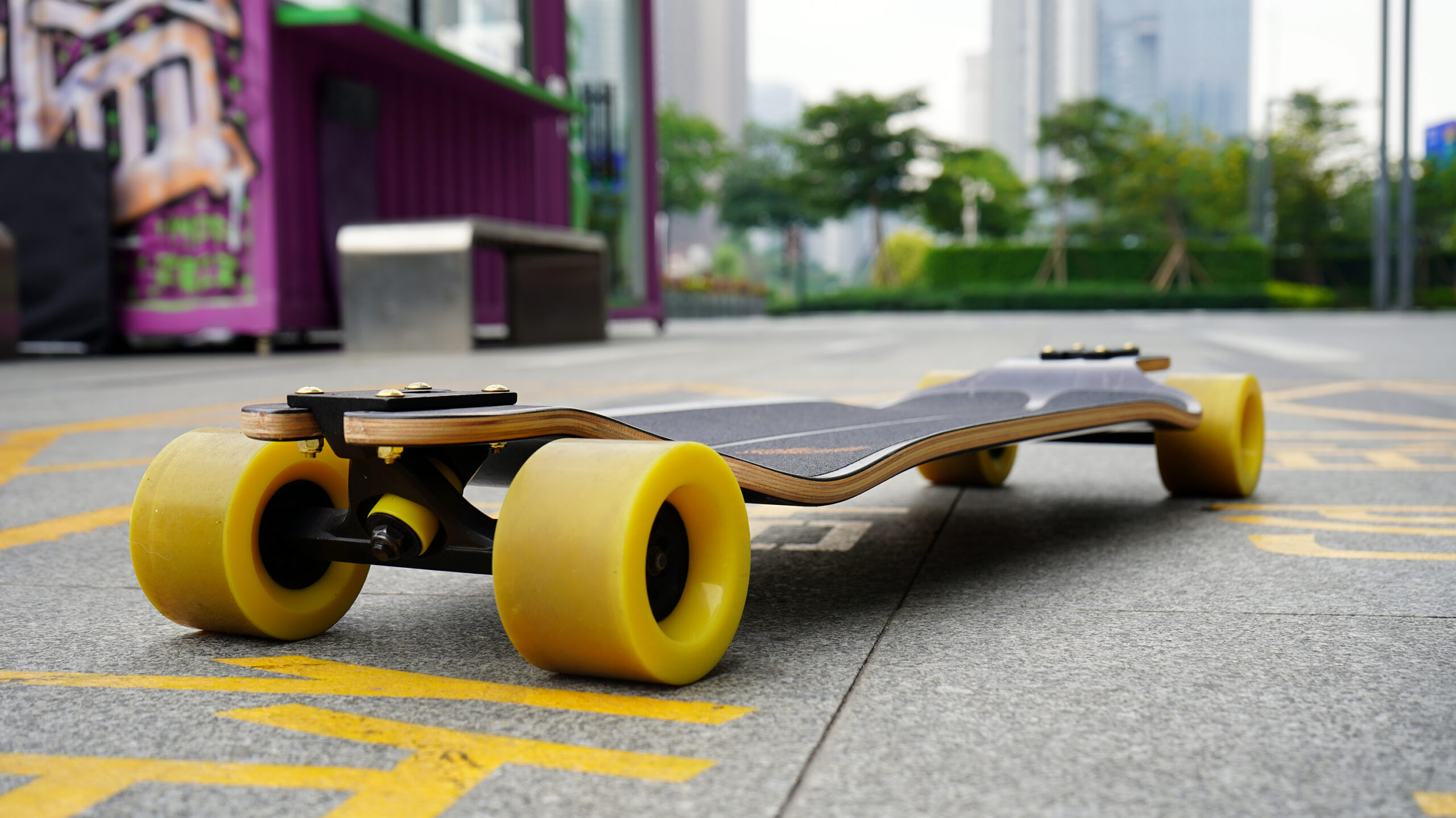 Sundae Skateboard drop deck with Hatchling V3 76A